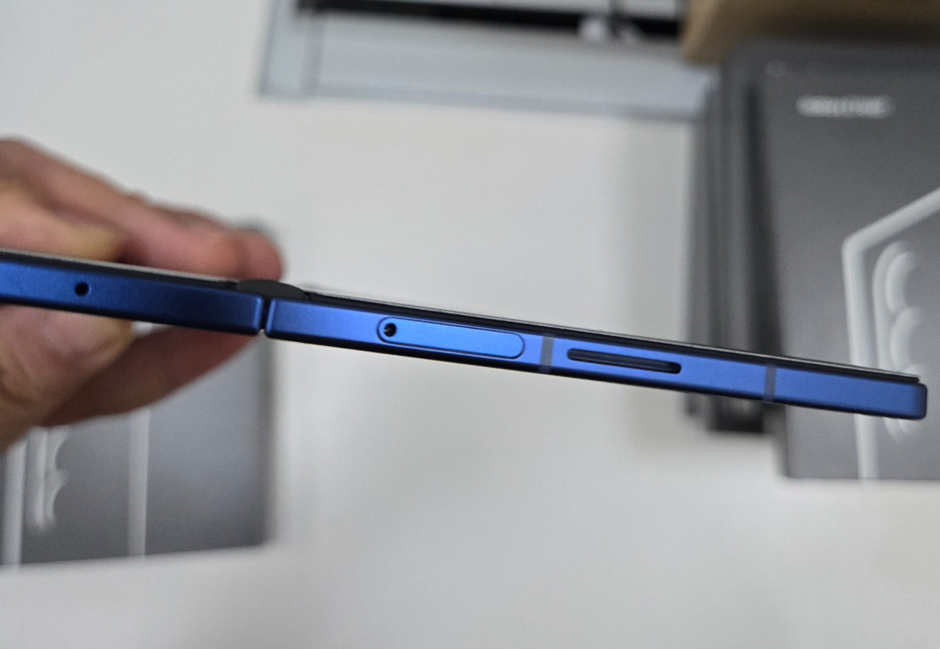 Galaxy Z Fold 7 Exposed: Live -Bilder zeigen Samsungs dünnste Falte bisher
