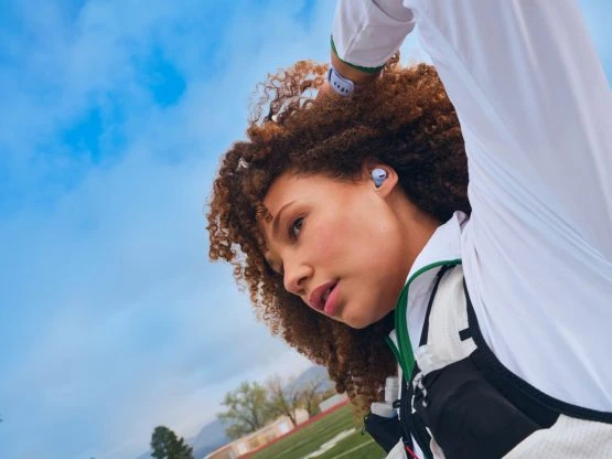 Google Pixel Buds 2A Lifestyle Bildleck 11