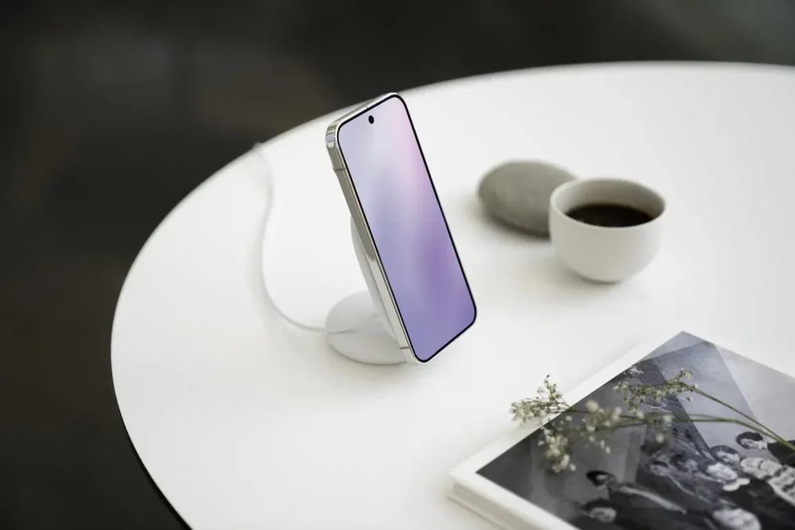 Google Pixel 10 Serie Pixelsnap Ladegerät mit Stand