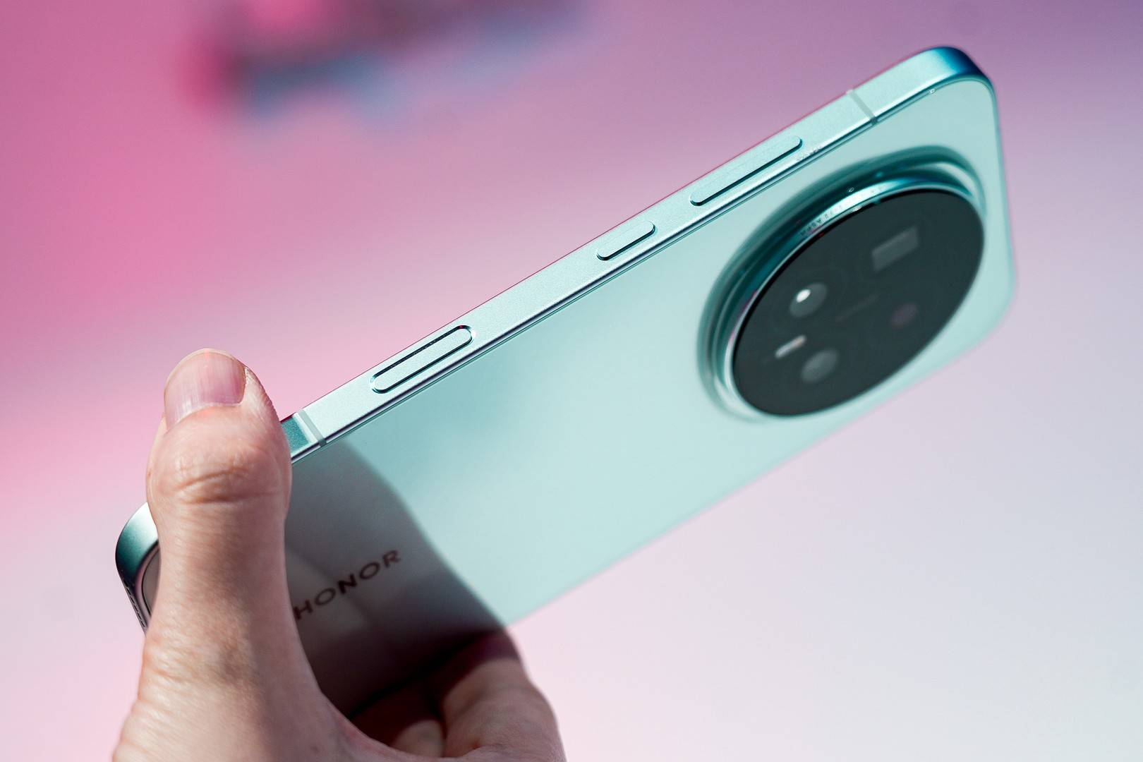 Ehrenmagie 8 Pro Design enthüllt: Cyan Finish & AI -Taste bestätigt