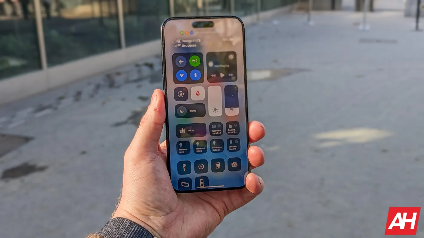 iPhone 15 pro max am ah 08