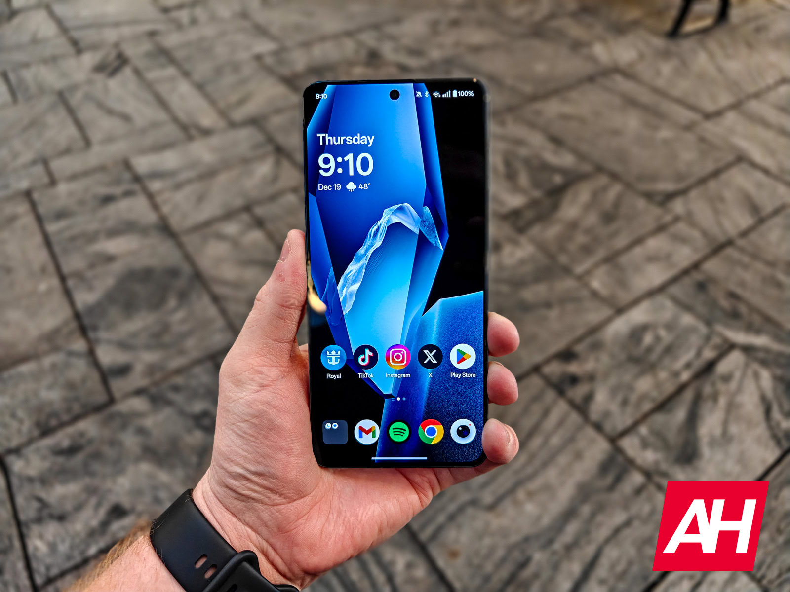 OxygenOS 16 bringt Android 16-Funktionen, intelligentere KI und ein neues Design auf OnePlus-Telefone