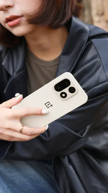 Offizielles Bild des OnePlus 15 102