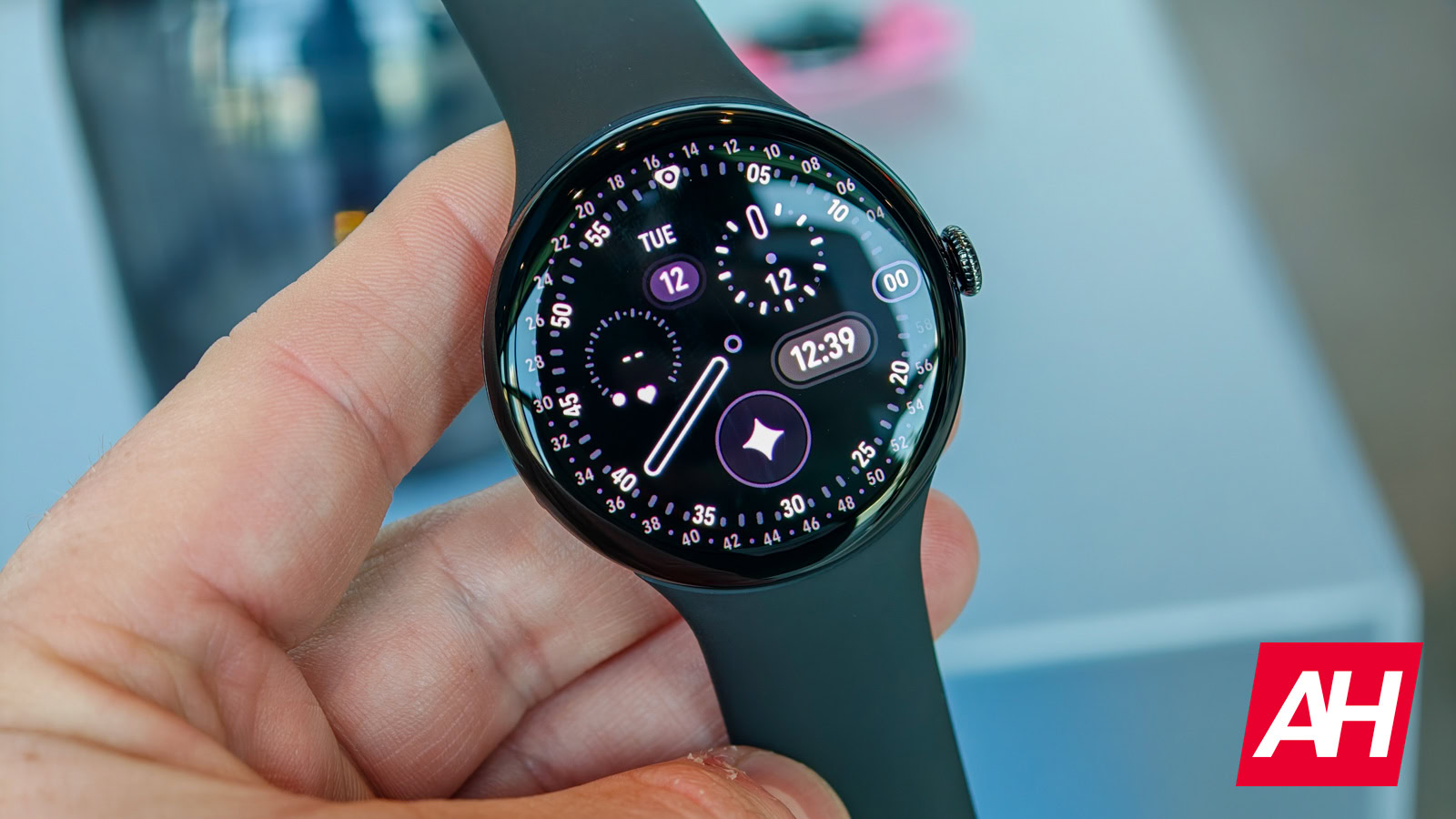 Die Pixel Watch 4 bringt 8 neue Uhrengesichter zum Tragen von Betriebssystemen