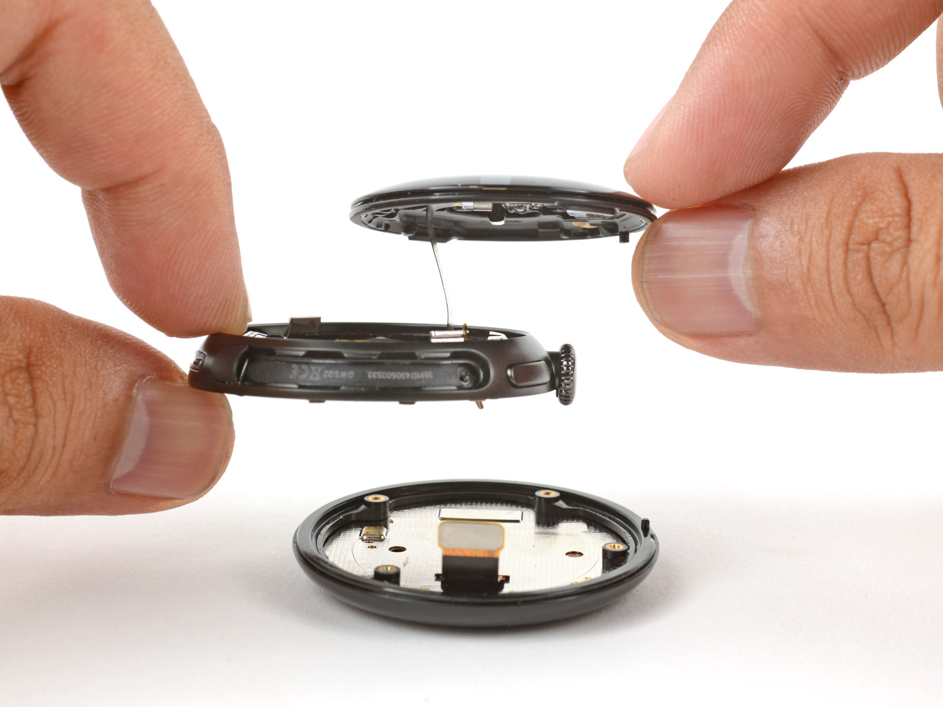 Pixel Watch 4 Teardown enthüllt reparaturfreundliches Design, das sich für das Recht auf Reparatur einsetzt