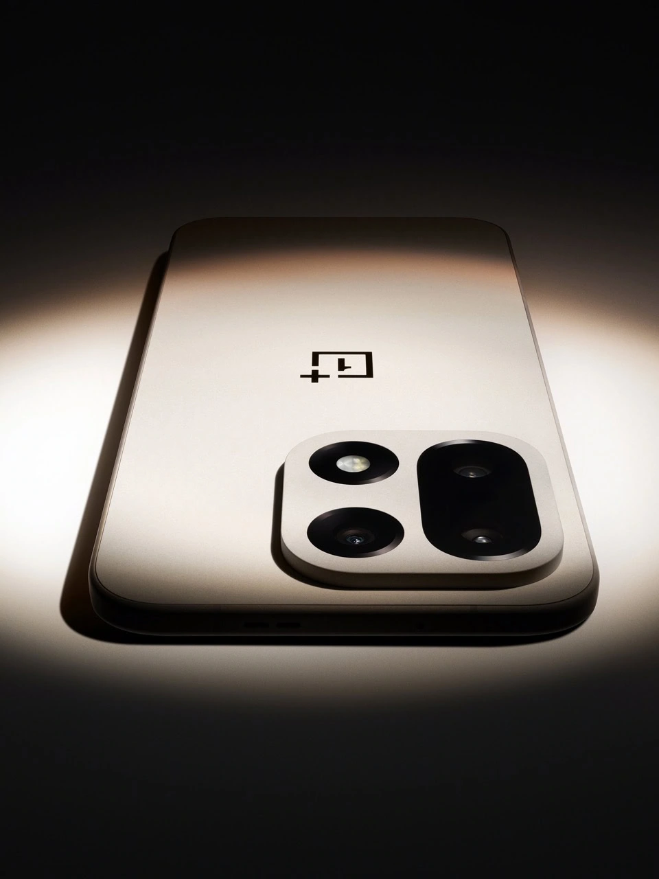 OnePlus 15 Sand Storm Spotlight Vertical1 Large