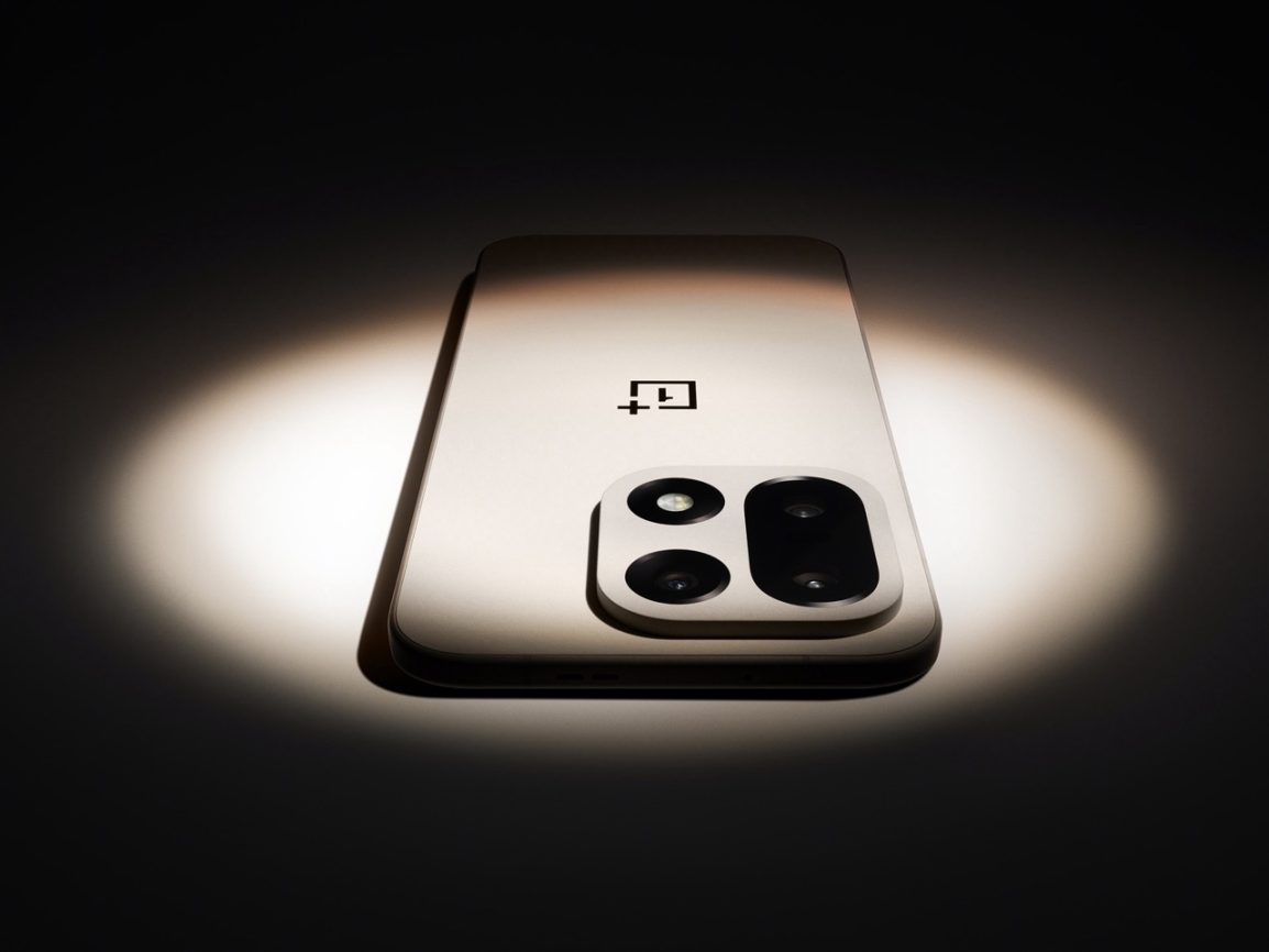 OnePlus 15 Sand Storm Spotlight 1 Large