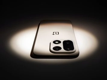 OnePlus 15 Sand Storm Spotlight 1 Large