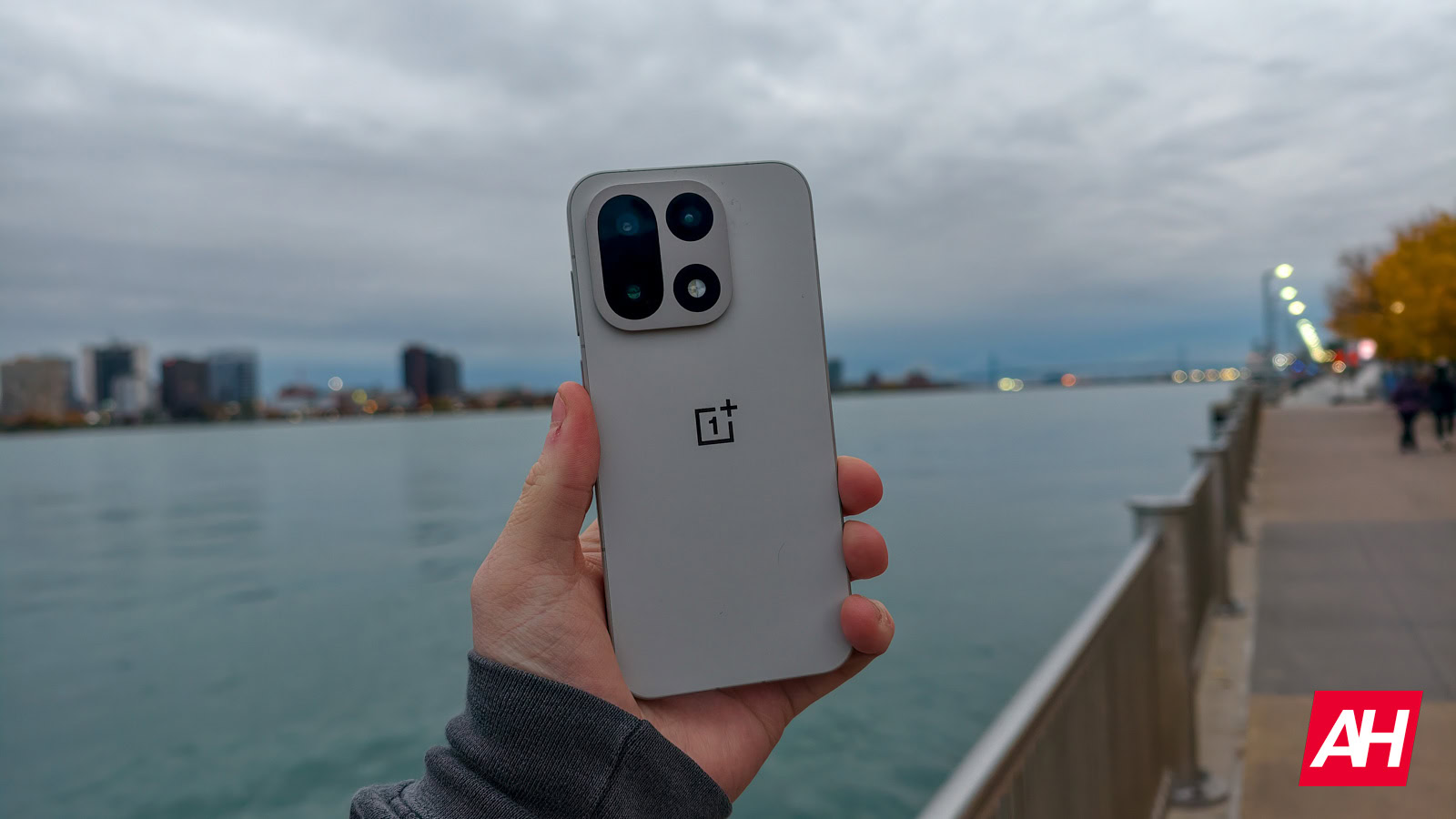 OnePlus 15 kommt in den USA für 899 US-Dollar auf den Markt