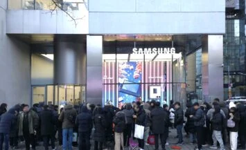 Samsung Galaxy Z TriFold ausverkauft Linien Filialen 1