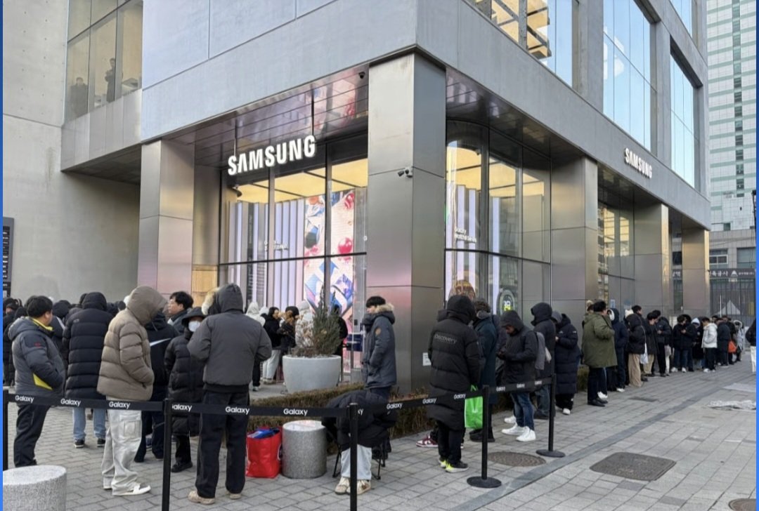 Samsung Galaxy Z TriFold ausverkauft Linien Stores 2
