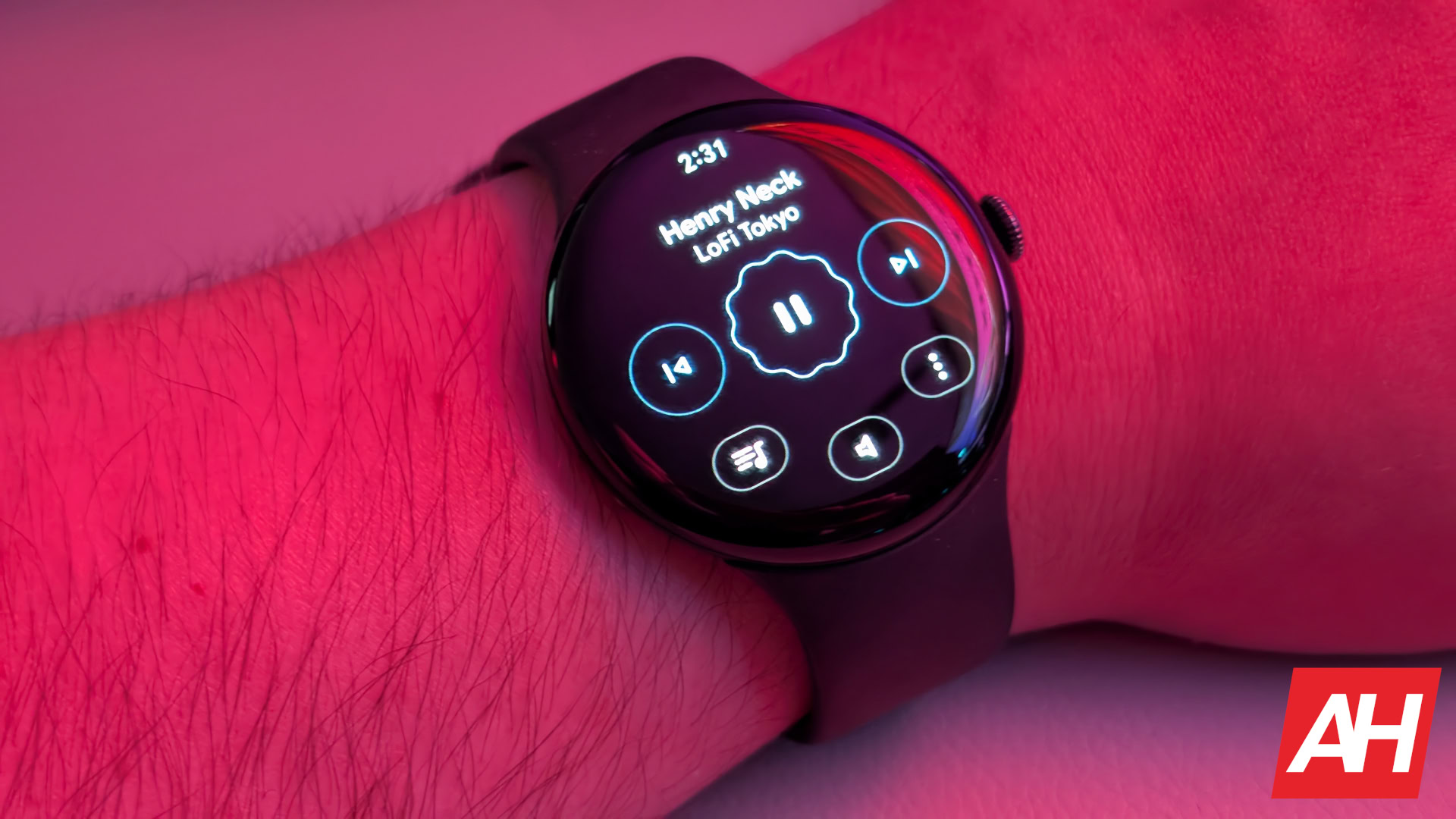 Das Pixel Watch AOD unterstützt jetzt ordnungsgemäß Mediensteuerungen