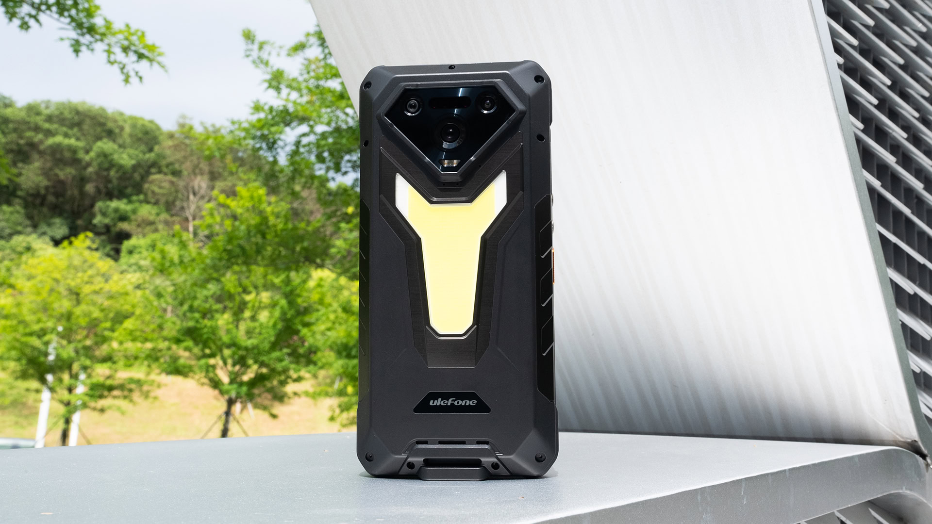 Das Ulefone Armor 34 Pro+ Telefon verfügt über einen eingebauten Projektor