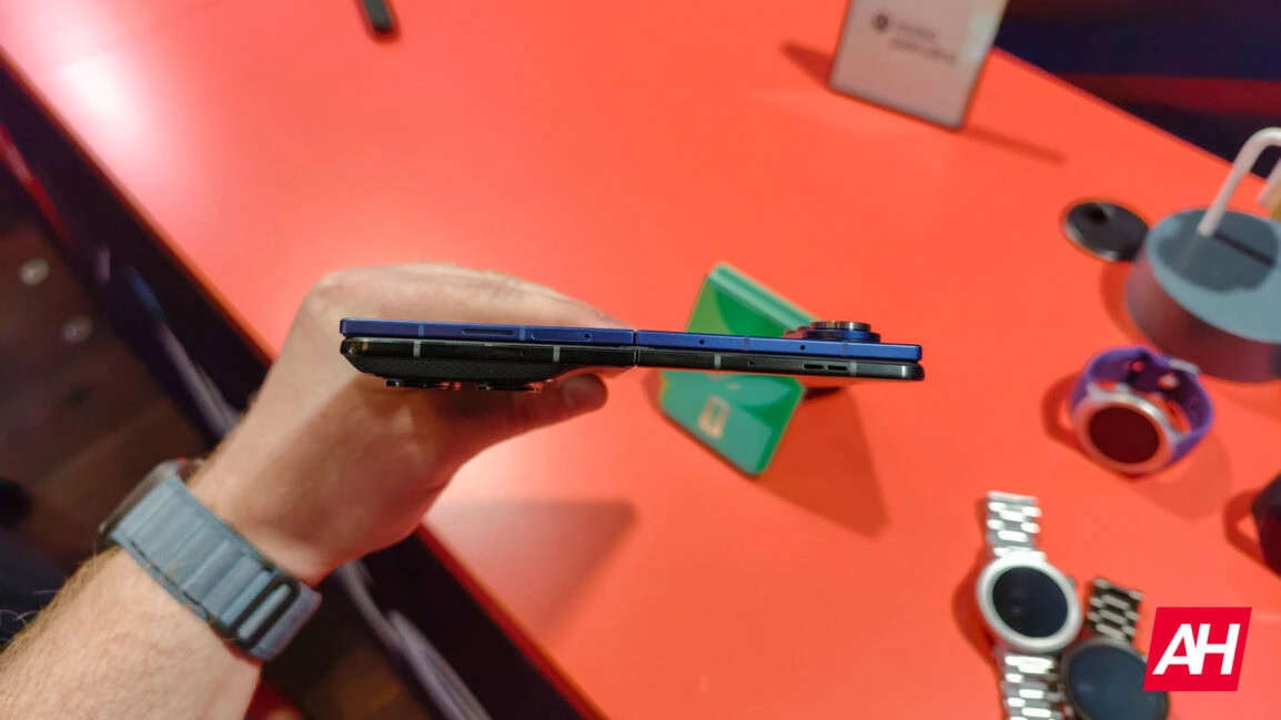 Motorola Razr Fold AM AH 2