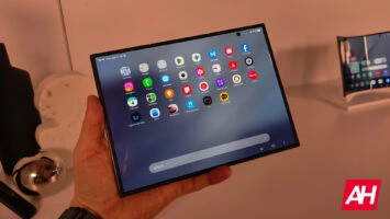 AH Samsung Galaxy Z TriFold 33