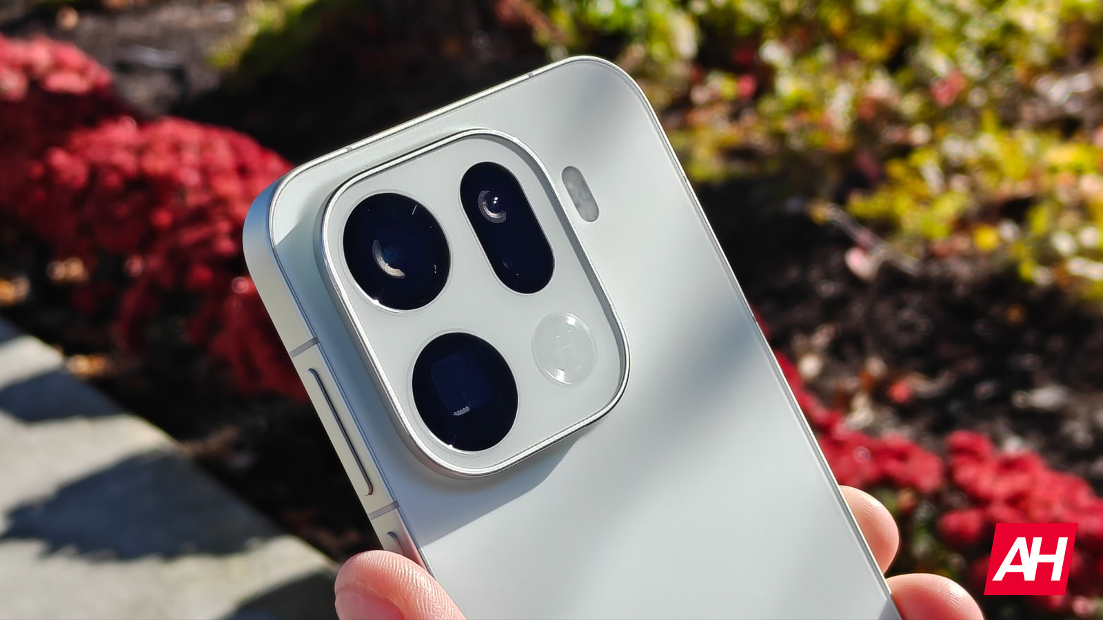 Featured image for This Will Be First Compact Phone to Offer Dual 200MP Cameras