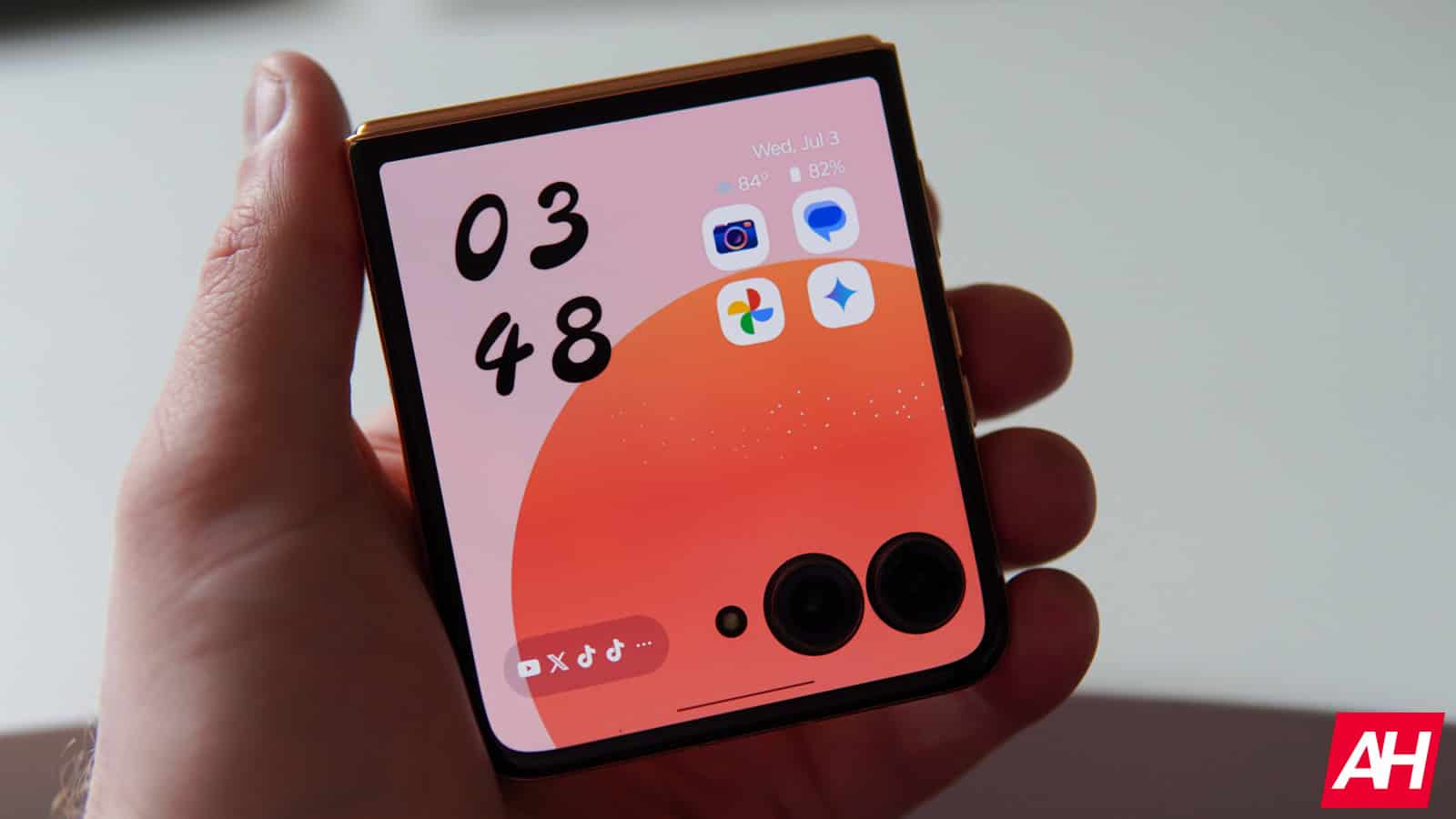 Android 16 ist endlich auf das zwei Jahre alte Razr von Motorola durchgesickert