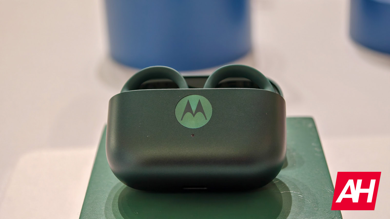 Das Design der Moto Buds 2 Plus ist undicht, was den Sound von Bose bestätigt