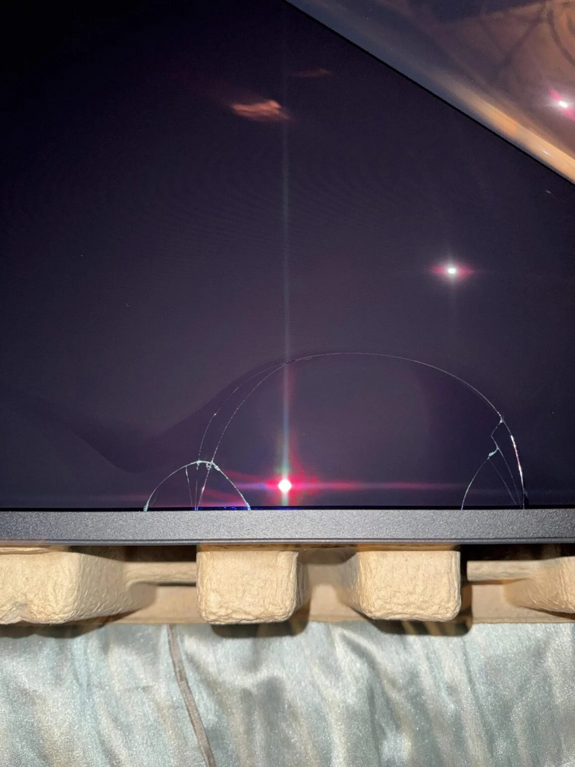 Schäden am ASUS ROG Swift OLED-Monitor (2)