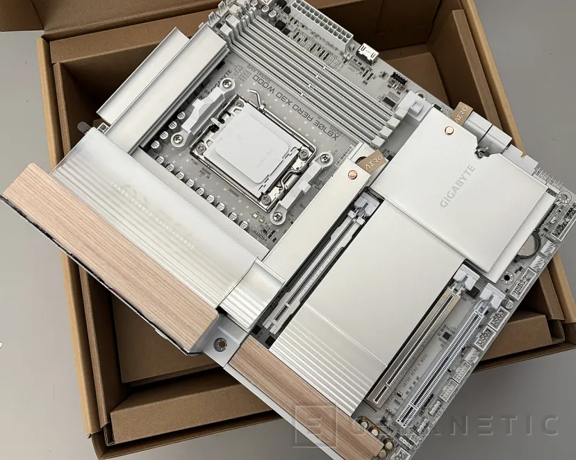 Geeknetic Gigabyte X870E AERO X3D WOOD Review: el estilo de los materiales nobles se combina con una técnica impecable 4