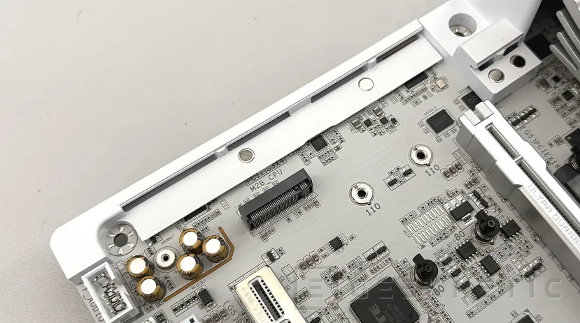 Geeknetic Gigabyte X870E AERO X3D WOOD Review: el estilo de los materiales nobles se combina con una técnica impecable 24