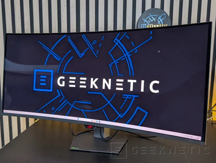 Geeknetic ASUS ROG Strix OLED XG34WCDMS Review: El monitor de 280Hz que hace más asequible la tecnología Tándem OLED con RGB Stripe 2