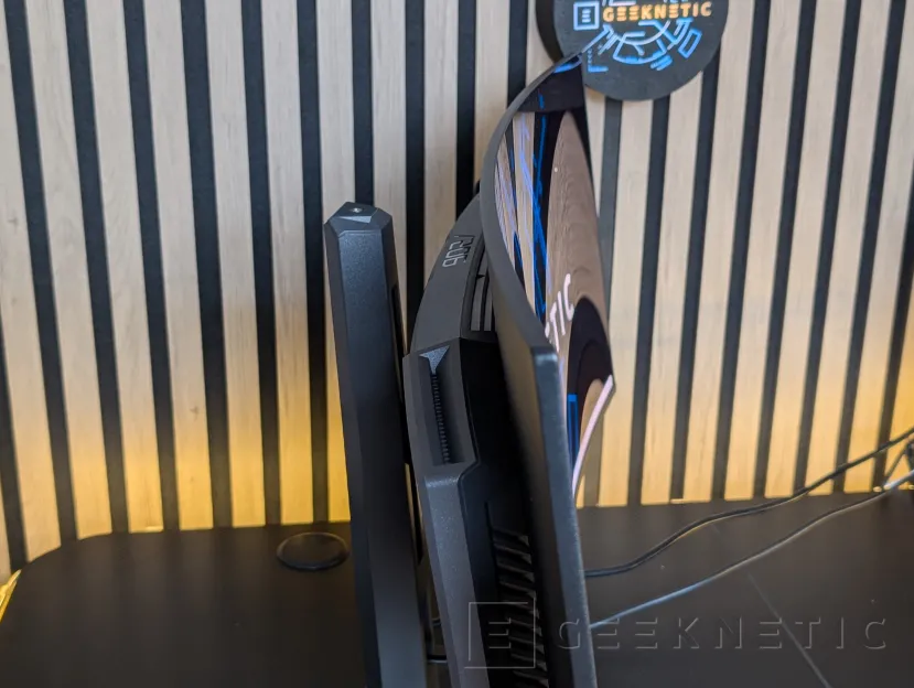 Geeknetic ASUS ROG Strix OLED XG34WCDMS Review: El monitor de 280Hz que hace más asequible la tecnología Tándem OLED con RGB Stripe 3