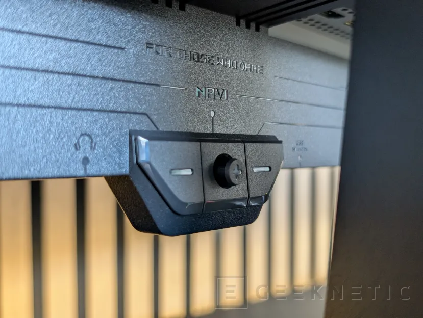 Geeknetic ASUS ROG Strix OLED XG34WCDMS Review: El monitor de 280Hz que hace más asequible la tecnología Tándem OLED con RGB Stripe 7