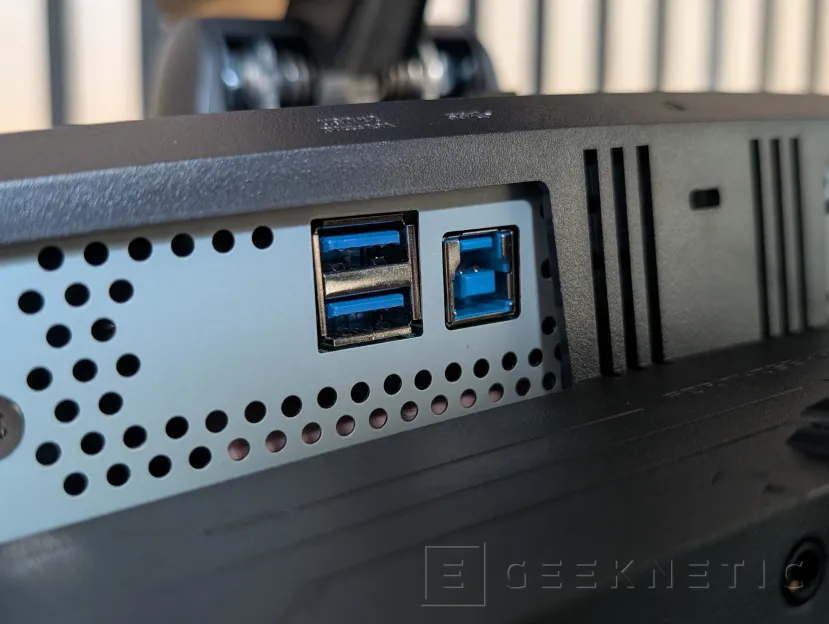 Geeknetic ASUS ROG Strix OLED XG34WCDMS Review: El monitor de 280Hz que hace más asequible la tecnología Tándem OLED con RGB Stripe 9