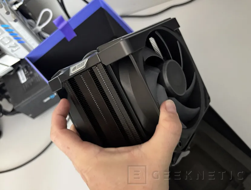 Geeknetic Cooler Master V8 ACE 3DHP Review: rendimiento de doble torre en un formato mucho más compacto 4