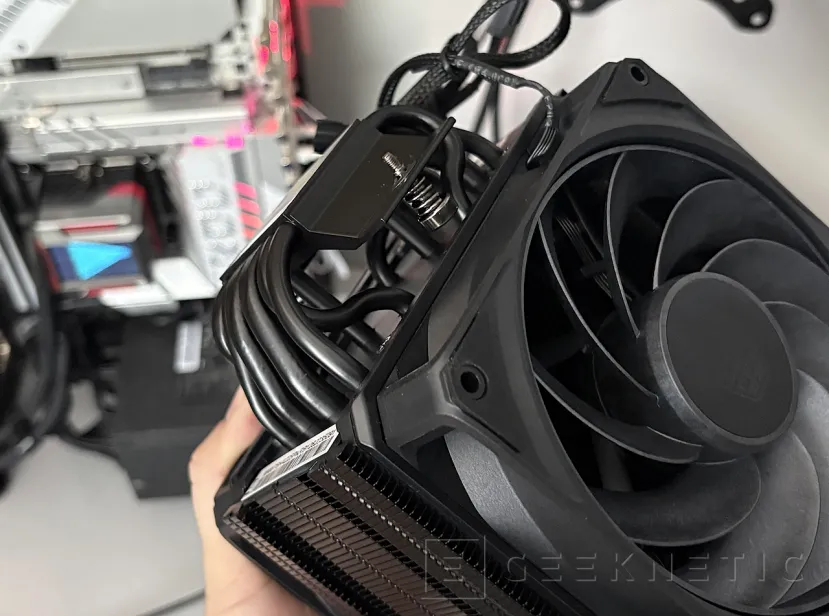 Geeknetic Cooler Master V8 ACE 3DHP Review: rendimiento de doble torre en un formato mucho más compacto 9