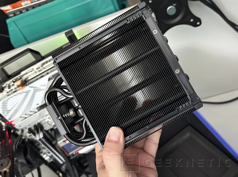 Geeknetic Cooler Master V8 ACE 3DHP Review: rendimiento de doble torre en un formato mucho más compacto 10