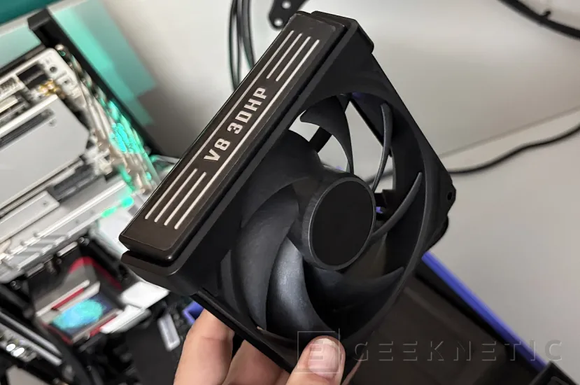 Geeknetic Cooler Master V8 ACE 3DHP Review: rendimiento de doble torre en un formato mucho más compacto 12