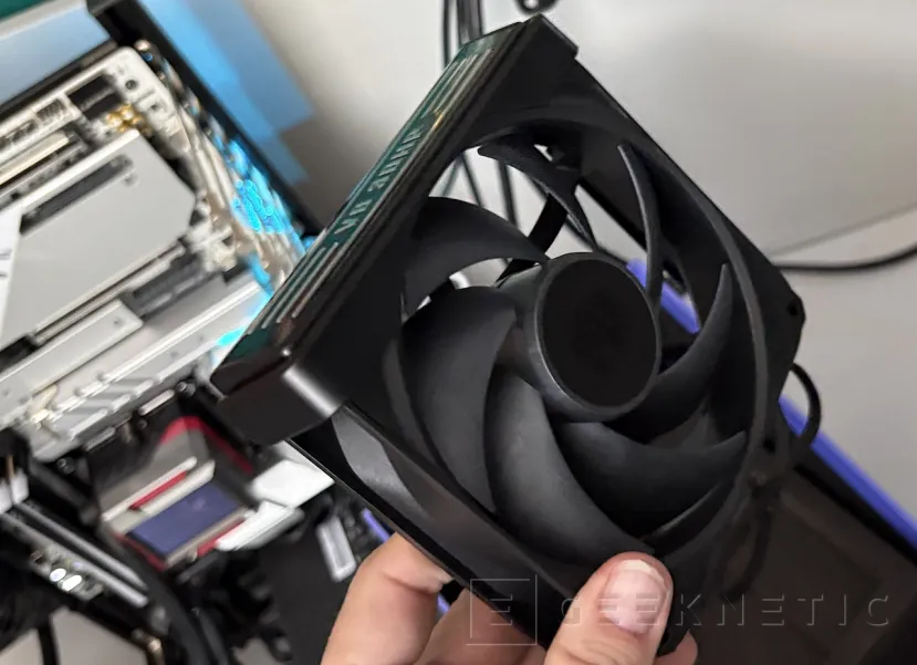 Geeknetic Cooler Master V8 ACE 3DHP Review: rendimiento de doble torre en un formato mucho más compacto 13