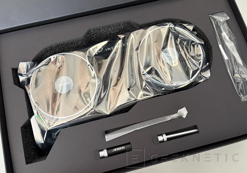 Geeknetic Gigabyte AORUS GeForce RTX 5090 INFINITY 32G Review: Gigabyte feiert sein 40-jähriges Jubiläum mit der schnellsten und exklusivsten Grafikkarte 2