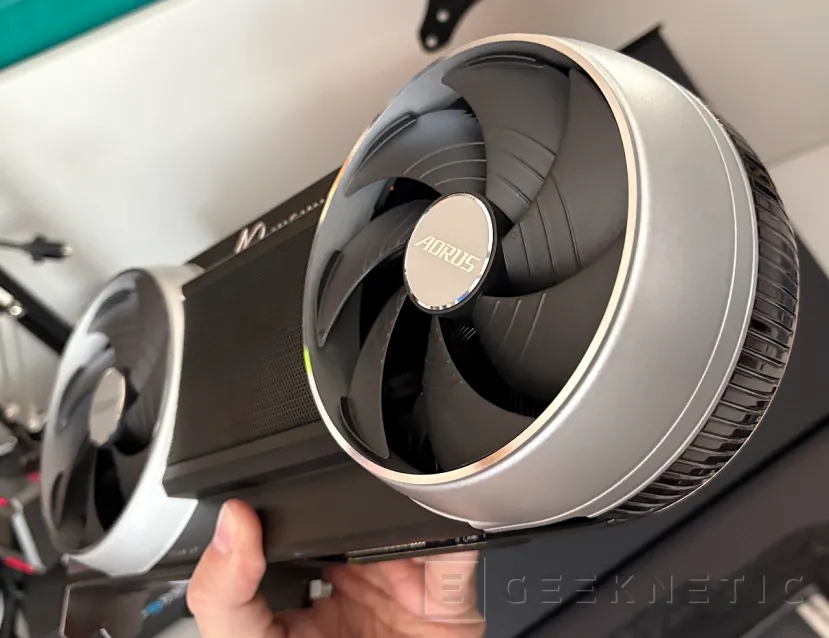 Geeknetic Gigabyte AORUS GeForce RTX 5090 INFINITY 32G Review: Gigabyte feiert sein 40-jähriges Jubiläum mit seiner schnellsten und exklusivsten Grafikkarte 8