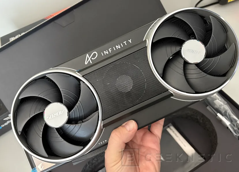 Geeknetic Gigabyte AORUS GeForce RTX 5090 INFINITY 32G Review: Gigabyte feiert sein 40-jähriges Jubiläum mit seiner schnellsten und exklusivsten Grafikkarte 7
