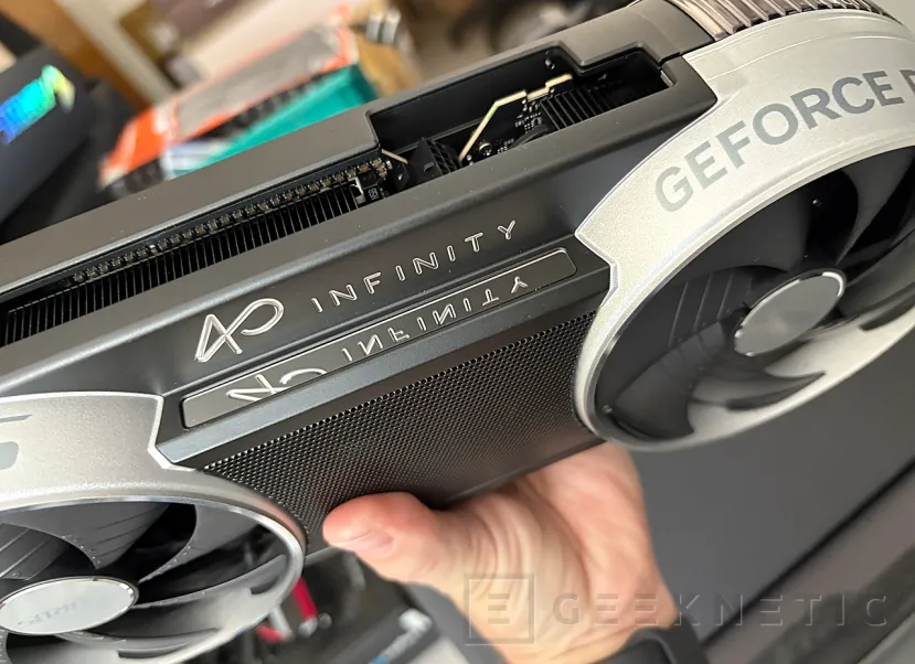 Geeknetic Gigabyte AORUS GeForce RTX 5090 INFINITY 32G Review: Gigabyte feiert sein 40-jähriges Jubiläum mit seiner schnellsten und exklusivsten Grafikkarte 11