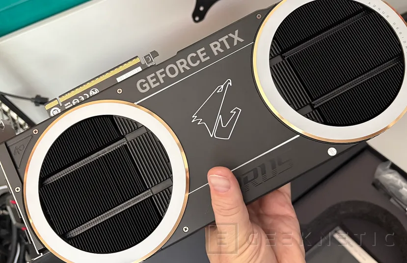 Geeknetic Gigabyte AORUS GeForce RTX 5090 INFINITY 32G Review: Gigabyte feiert sein 40-jähriges Jubiläum mit seiner schnellsten und exklusivsten Grafikkarte 10
