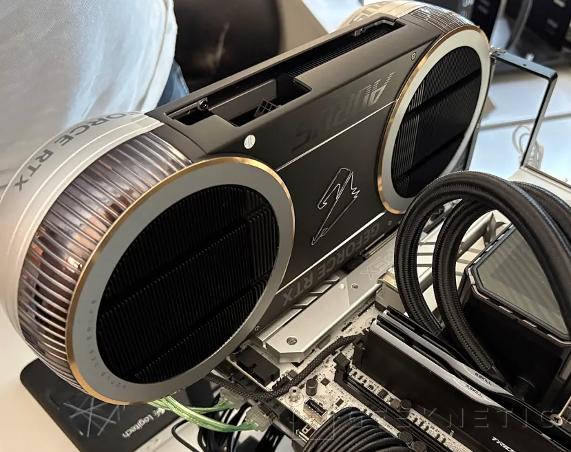 Geeknetic Gigabyte AORUS GeForce RTX 5090 INFINITY 32G Review: Gigabyte feiert sein 40-jähriges Jubiläum mit seiner schnellsten und exklusivsten Grafikkarte 15