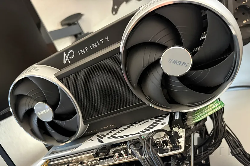 Geeknetic Gigabyte AORUS GeForce RTX 5090 INFINITY 32G Review: Gigabyte feiert sein 40-jähriges Jubiläum mit seiner schnellsten und exklusivsten Grafikkarte 13