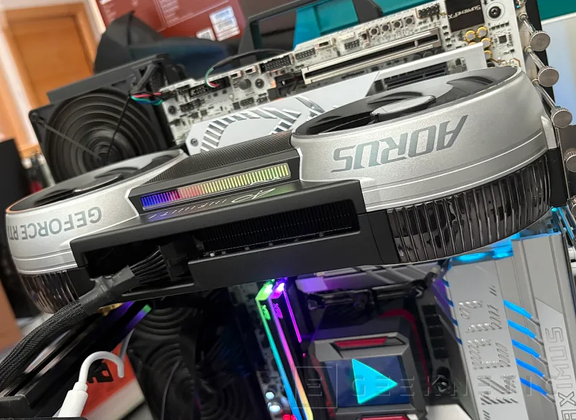 Geeknetic Gigabyte AORUS GeForce RTX 5090 INFINITY 32G Review: Gigabyte feiert sein 40-jähriges Jubiläum mit seiner schnellsten und exklusivsten Grafikkarte 18