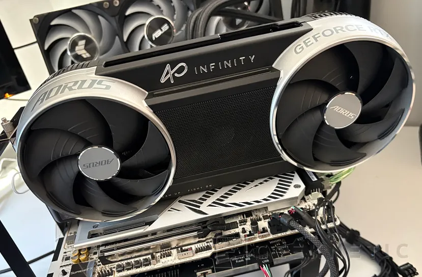 Geeknetic Gigabyte AORUS GeForce RTX 5090 INFINITY 32G Review: Gigabyte feiert sein 40-jähriges Jubiläum mit seiner schnellsten und exklusivsten Grafikkarte 19