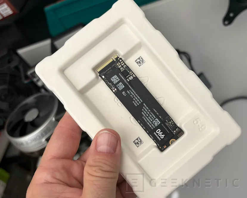 Geeknetic Samsung SSD 990 Review: PCIe 4.0 con más rendimiento y más eficiencia que el 990 EVO 2