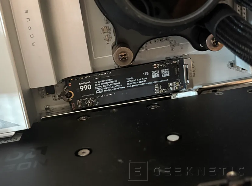 Geeknetic Samsung SSD 990 Review: PCIe 4.0 con más rendimiento y más eficiencia que el 990 EVO 30