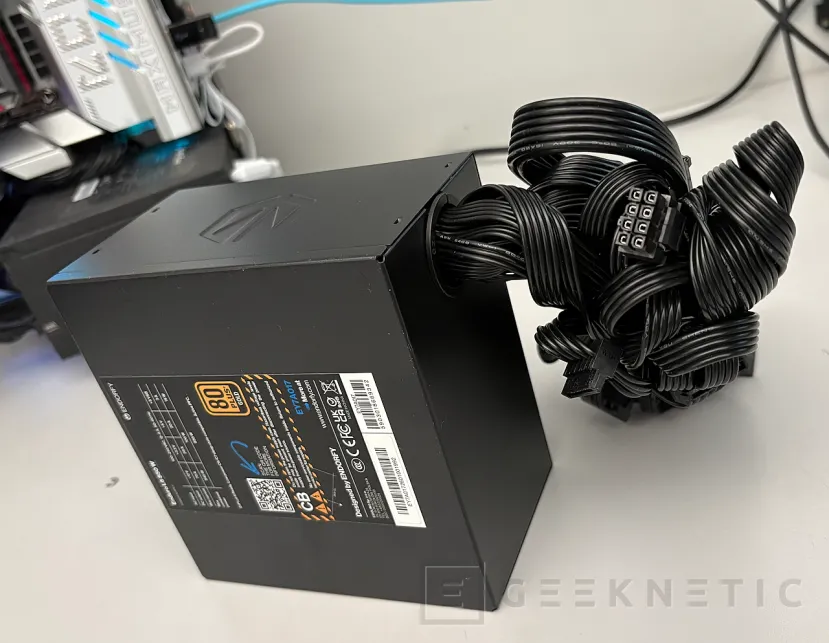 Geeknetic ENDORFY Enduro L6 850W Review: ATX 3.1 con certificación Platinum al precio de una Gold 5