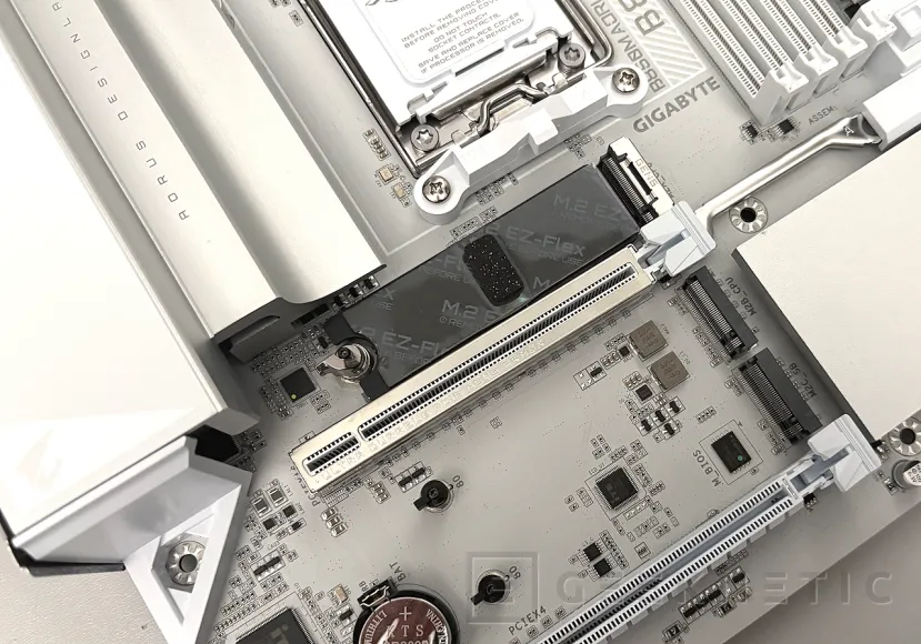 Geeknetic Gigabyte B850M AORUS STEALTH ICE Review: Cero Cables a la Vista, Máximo Rendimiento para AM5 9