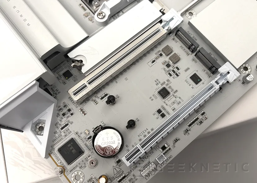 Geeknetic Gigabyte B850M AORUS STEALTH ICE Review: Cero Cables a la Vista, Máximo Rendimiento para AM5 10