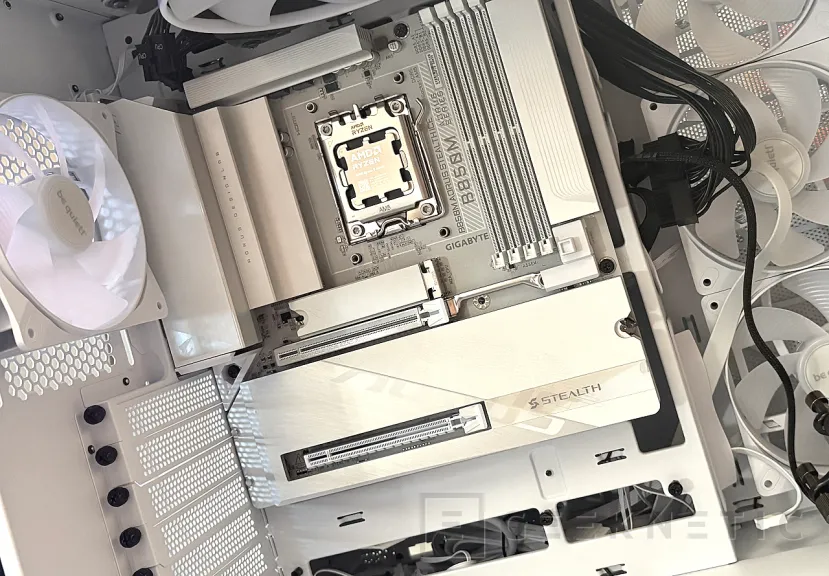 Geeknetic Gigabyte B850M AORUS STEALTH ICE Review: Cero Cables a la Vista, Máximo Rendimiento para AM5 19