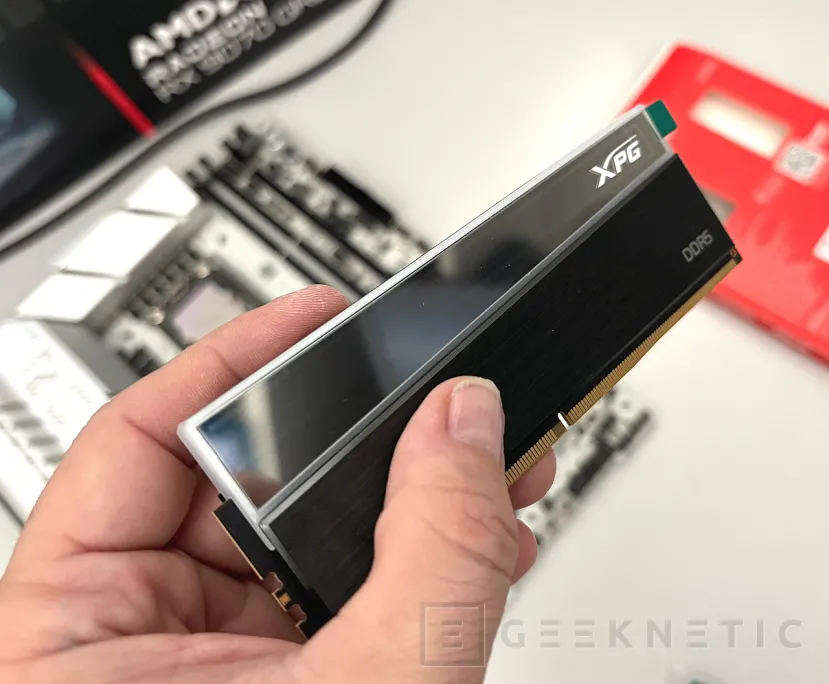 Geeknetic XPG NOVAKEY RGB DDR5 6000 C30 Review: Diseño Infinity Mirror y hasta 6800 MT/s sin tocar voltajes 5